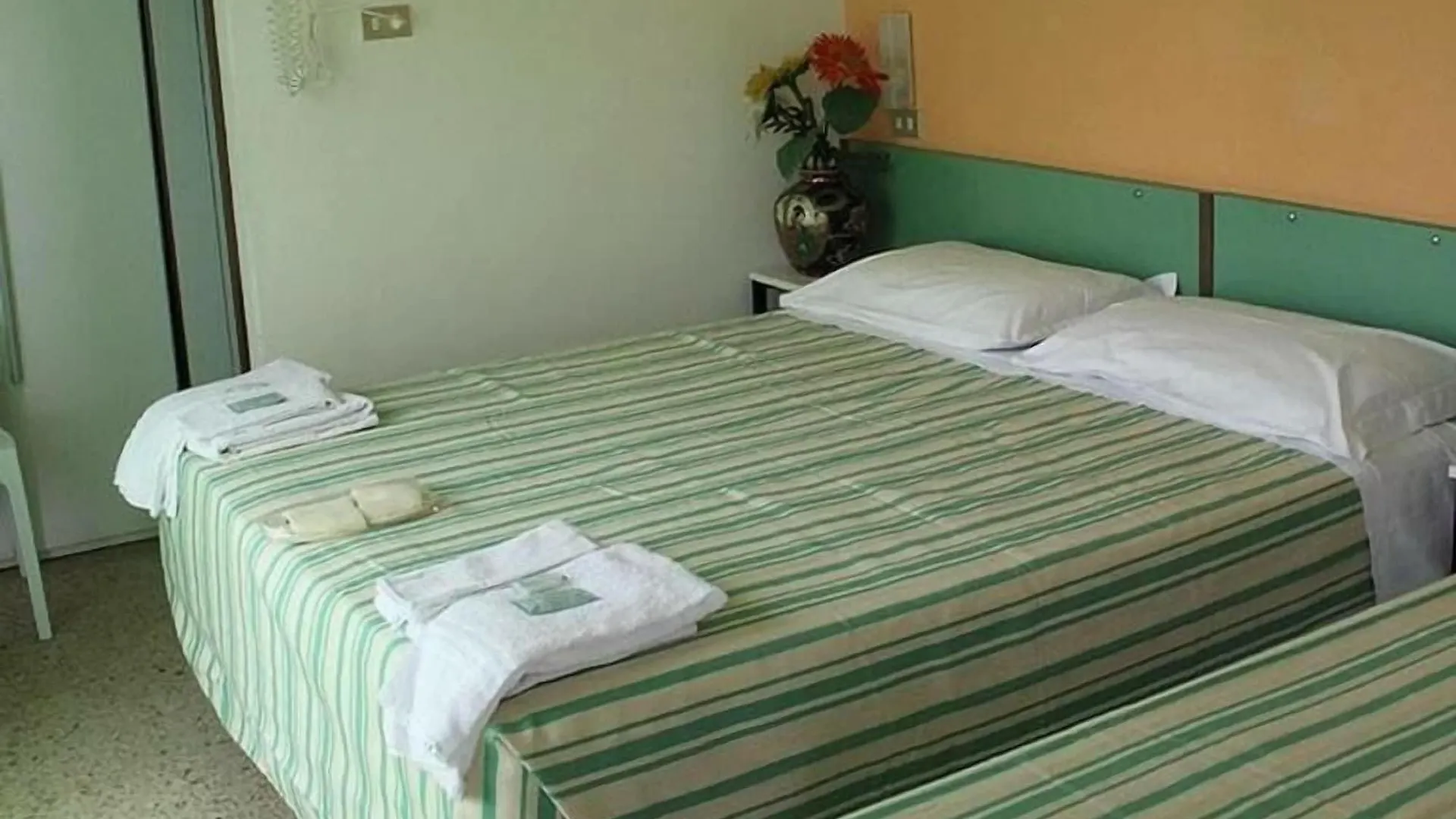 Hotel Nova Dhely Rimini 3*,  Italien